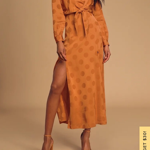 Cupio dress from LuLus. NWOT. Worn once. Two front slits, knot top closure - Picture 2 of 5